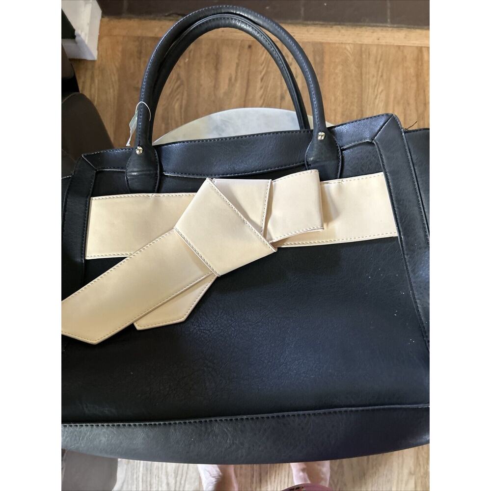 Just Fab Black Bag With Ivory Bow